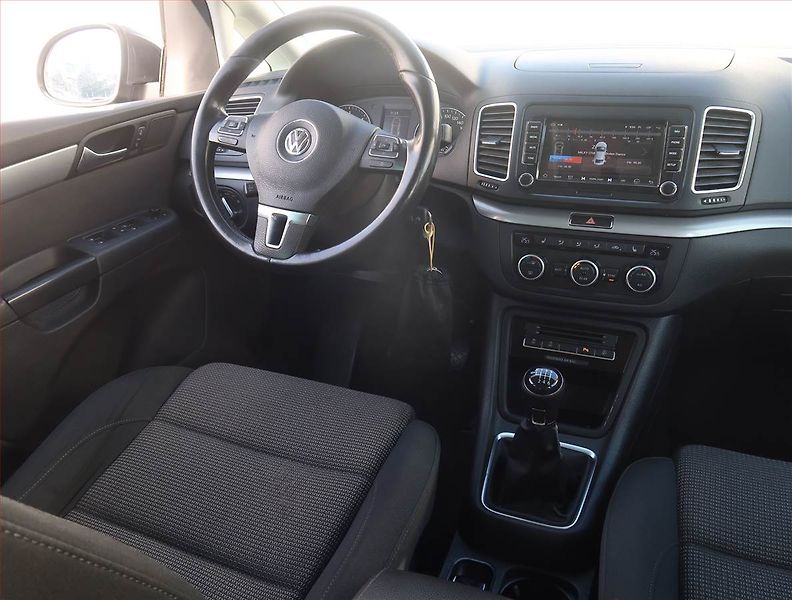 Volkswagen Sharan (2014) 2.0 TDI, 4X4, Serv.kniha - fotka 7 z 19