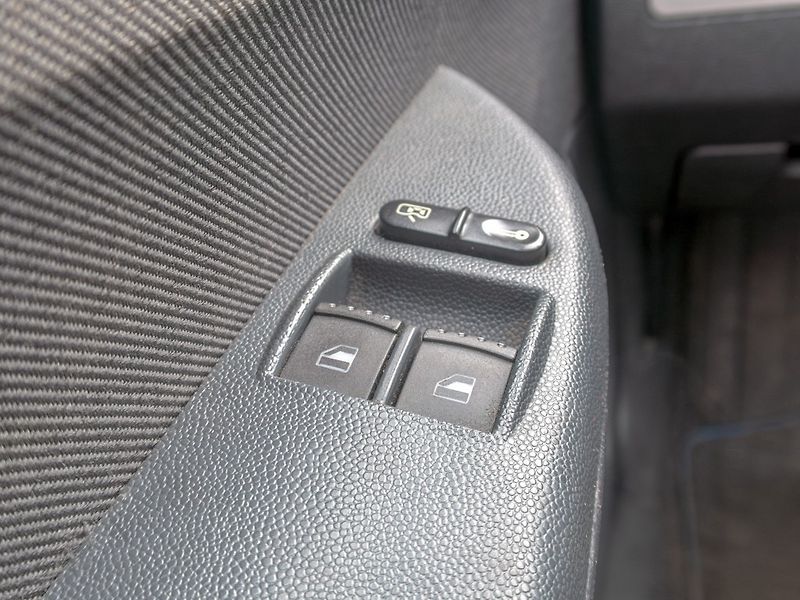 Škoda Fabia (2004) 1.9SDI 47KW - KLIMA - fotka 23 z 34