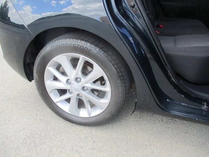Toyota Auris 1.6i VVTi*AUTOM*NAVI*VÝHŘEV*TZ - fotka 35 z 47