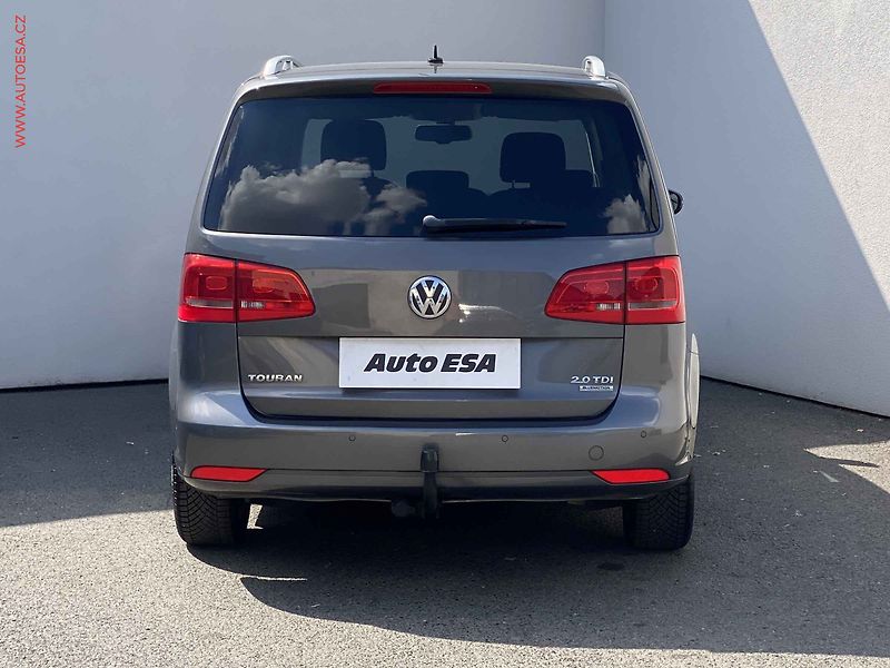 Volkswagen Touran (2013) 2.0 TDi, Life, TZ - fotka 5 z 15
