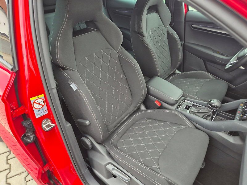 Škoda Karoq (2025) Sportline 1.5TSi 110kW 7°autom - fotka 17 z 31
