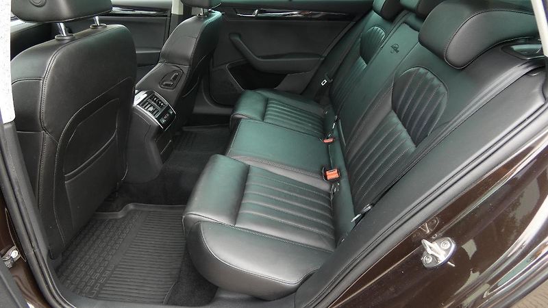 Škoda Superb Combi 2.0 TDI DSG L&K, Panoram - fotka 20 z 29