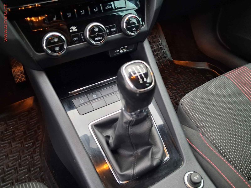Škoda Octavia (2019) 1.6TDi, 2.maj,ČR, LED, autoAC - fotka 16 z 18