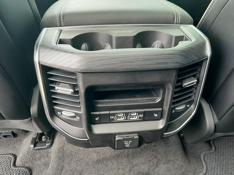 Dodge RAM (2024) 1500, 5.7 V8  Laramie - fotka 18 z 43