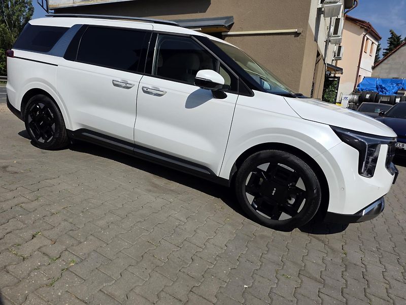 Kia Carnival (2024) 1.6-HEV-AUTOMAT-6+3MÍSTA - fotka 9 z 34
