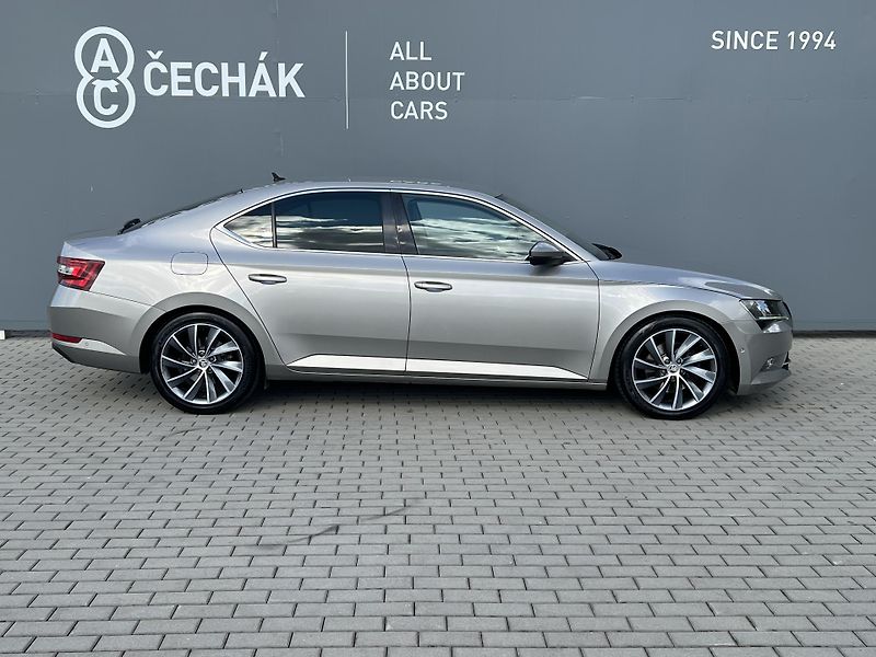 Škoda Superb (2017) 2,0TDi140kW Laurin&Klement DSG - fotka 4 z 42