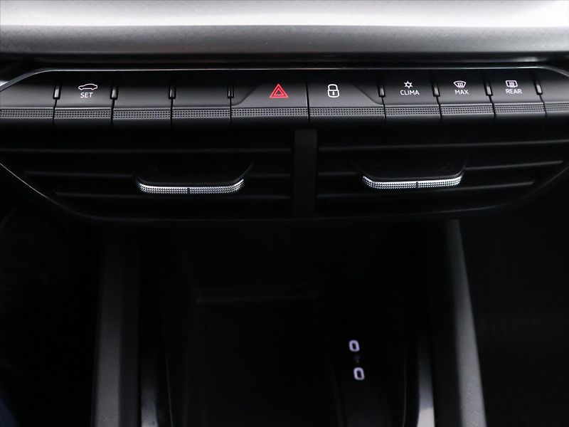 Škoda Octavia 2,0 TDI 85kW Ambition CZ DPH - fotka 27 z 36