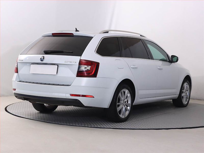 Škoda Octavia (2019) 2.0 TDI, Automat, Navi - fotka 5 z 23
