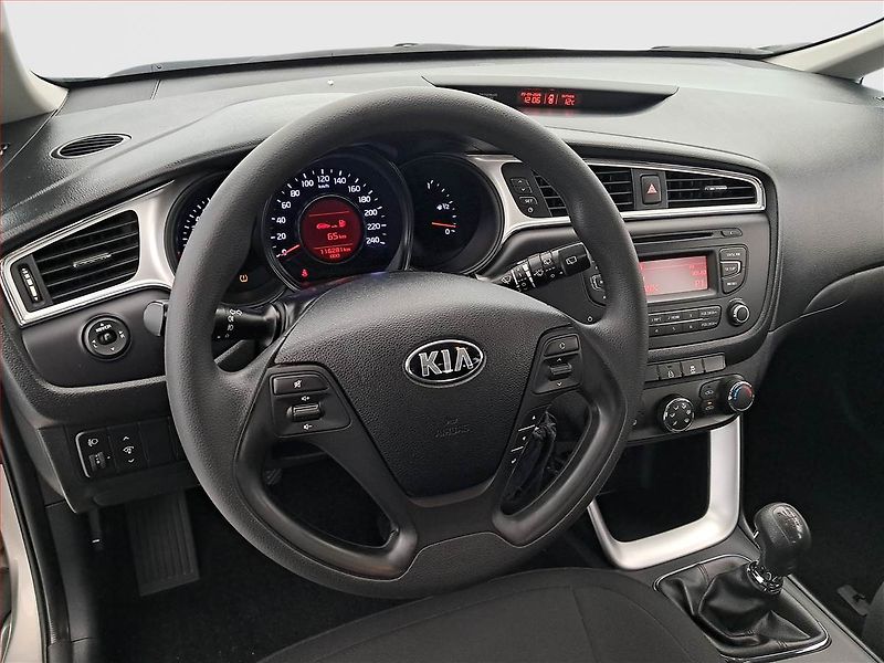 Kia Ceed (2017) 1.4 CVVT, Park. senzory - fotka 16 z 16