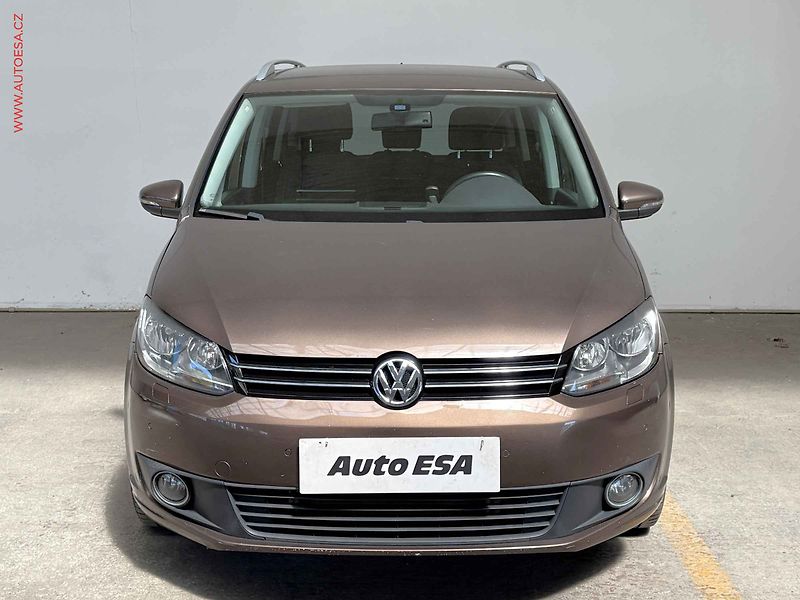 Volkswagen Touran (2014) 2.0TDi, AC, park.čidla - fotka 2 z 16