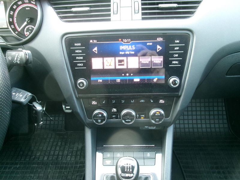 Škoda Octavia (2018) VRS 2,0TDI NAVI AC BT VÝHŘEV - fotka 25 z 29