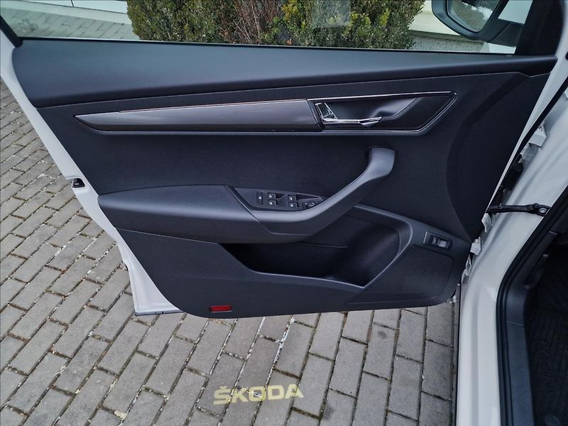Škoda Karoq 2.0 TDI 110kW Style,ČR,1.Maj. - fotka 39 z 50