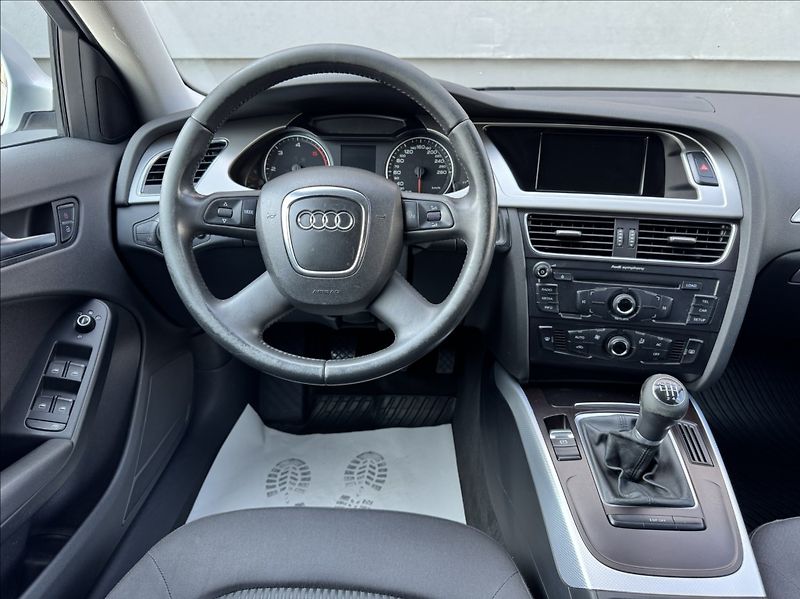Audi A4 2,0 TDI 105kW AVANT - fotka 26 z 50