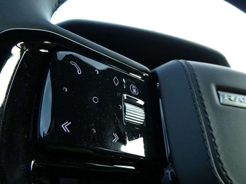 Land Rover Range Rover Velar Dynamic SE P400e - fotka 19 z 37