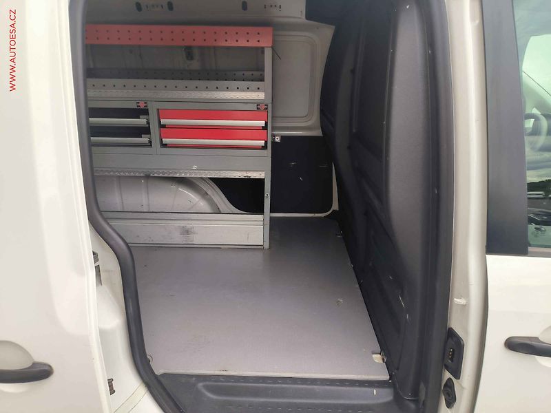 Volkswagen Caddy (2011) 1.6TDi, Vestavba - fotka 8 z 17