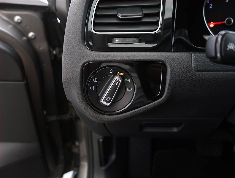 Volkswagen Golf (2016) Highline 2.0 TDI, Automat - fotka 20 z 23