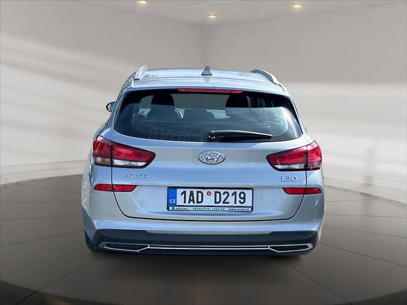 Hyundai i30 1,5 T MHEV Comfort - fotka 5 z 11
