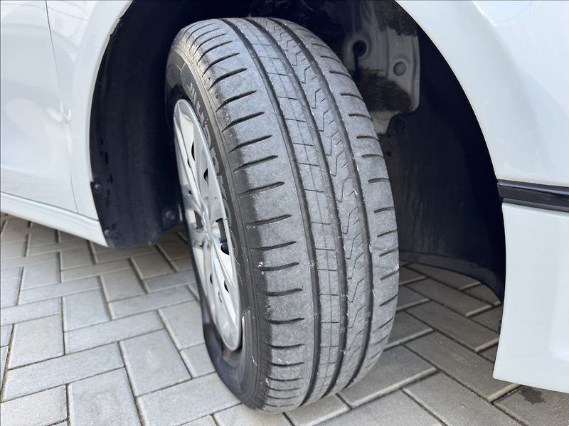 Kia Ceed 1,6 CRDi SW FRESH DPH 1.maj ČR - fotka 45 z 50