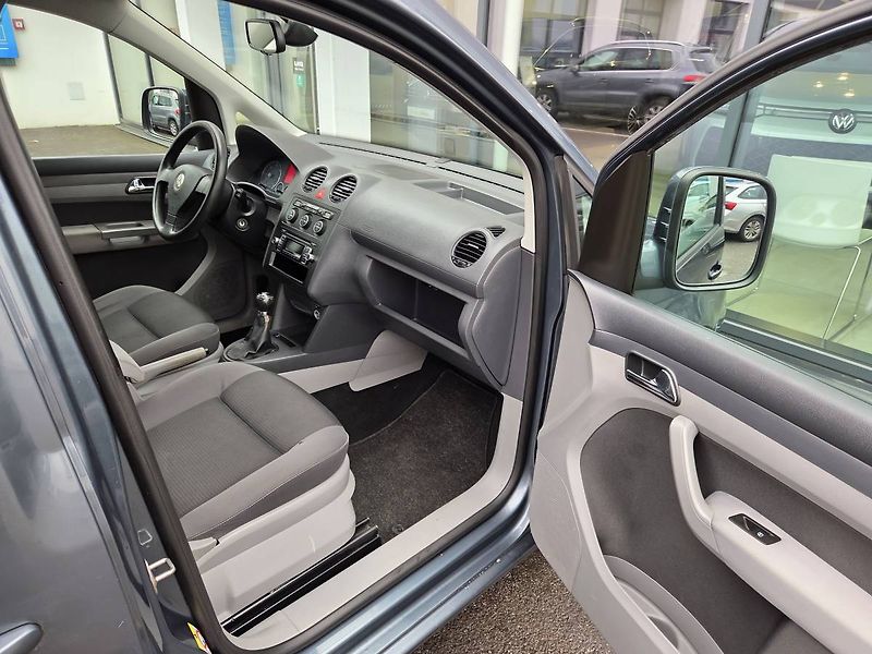 Volkswagen Caddy (2010) 1.9 TDI 4x4 - fotka 23 z 25