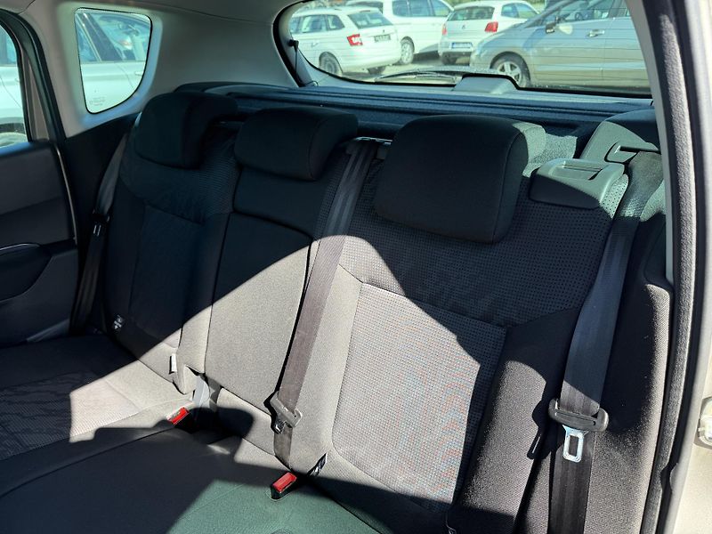 Peugeot 3008 1.6i 16V - fotka 12 z 21