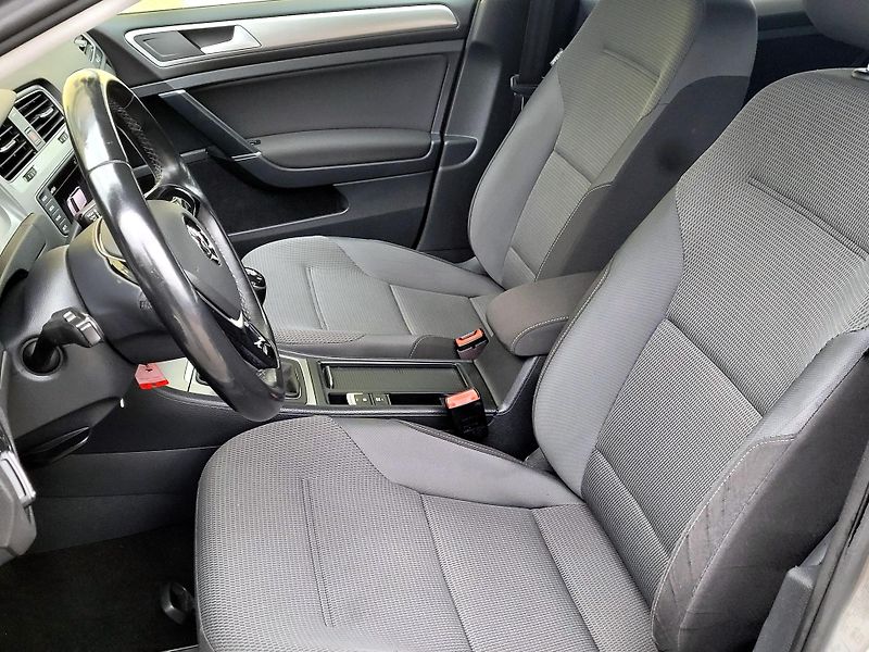 Volkswagen Golf 1,6 TDi CZ*DIGIKLIMA*SERVIS - fotka 25 z 43