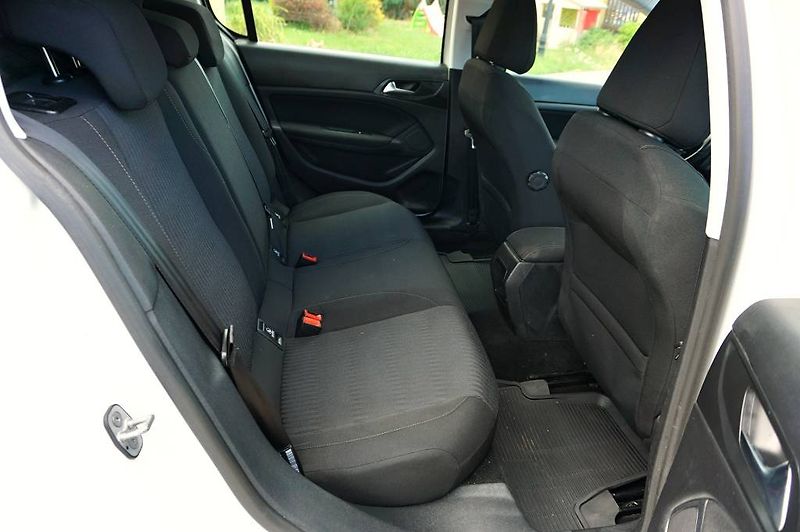 Peugeot 308 (2016) 308 ACTIVE 1,2 PT 81 kW - fotka 16 z 46