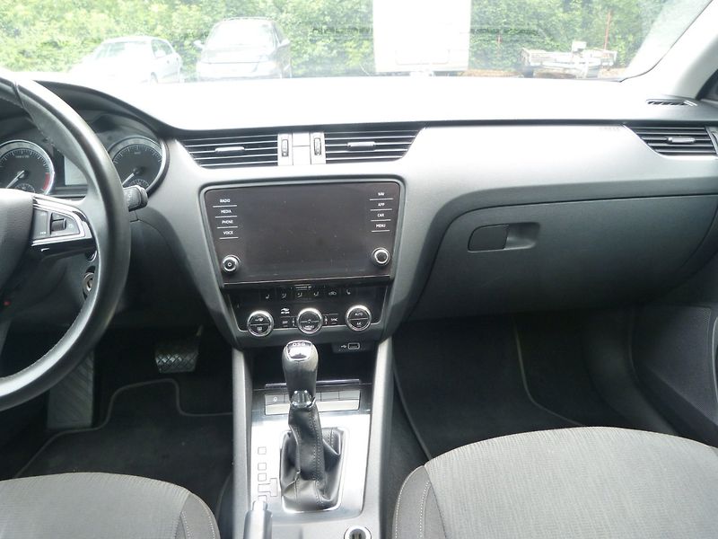 Škoda Octavia 2.0 TDI DSG - fotka 15 z 19
