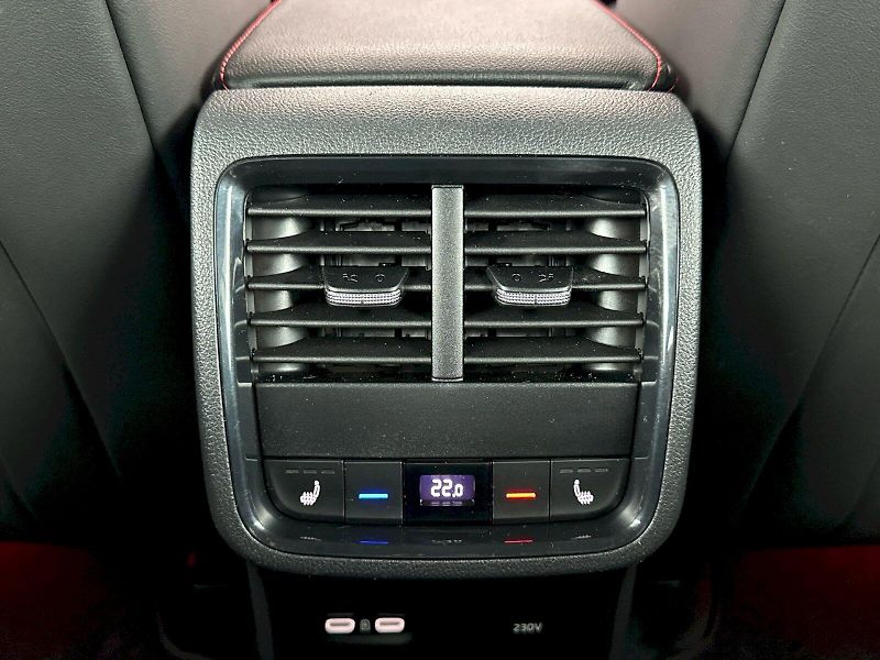 Škoda Octavia (2022) Combi 2.0TSI 180kW RS - fotka 33 z 38