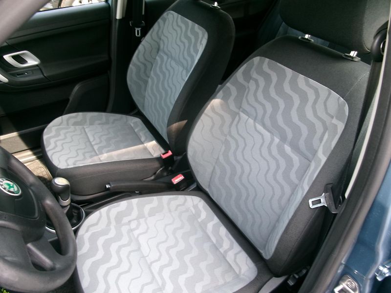 Škoda Fabia (2009) 1,4 16V KLIMA TEMP ALU - fotka 8 z 21