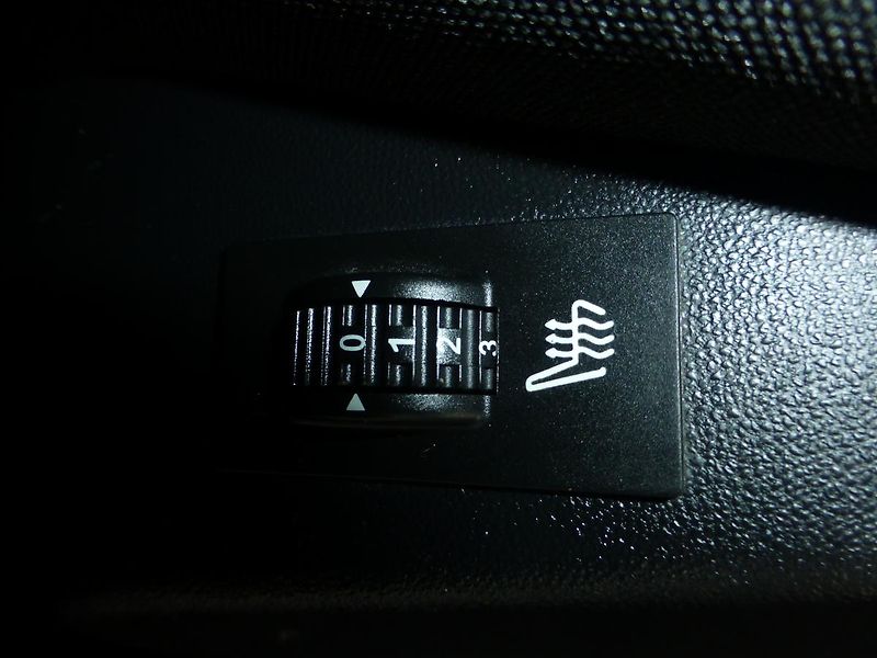 Peugeot 2008 (2015) 1,6HDI-88KW*NAVI*ALU*VYHŘ.SED* - fotka 12 z 29