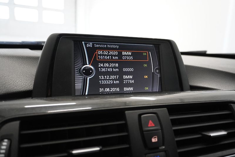 BMW Řada 3 320i LUXURY LINE AUTOMAT - fotka 24 z 35