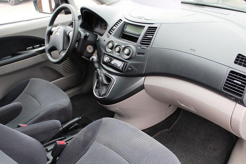 Mitsubishi Grandis (2007) 2.0TDI KLIMA EL.OKNA 7MÍST ALU - fotka 12 z 19