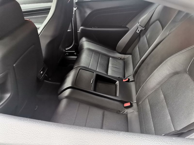 Mercedes-Benz Třídy E (2013) 2.0i Turbo 155kw 250 Sport LED - fotka 16 z 28