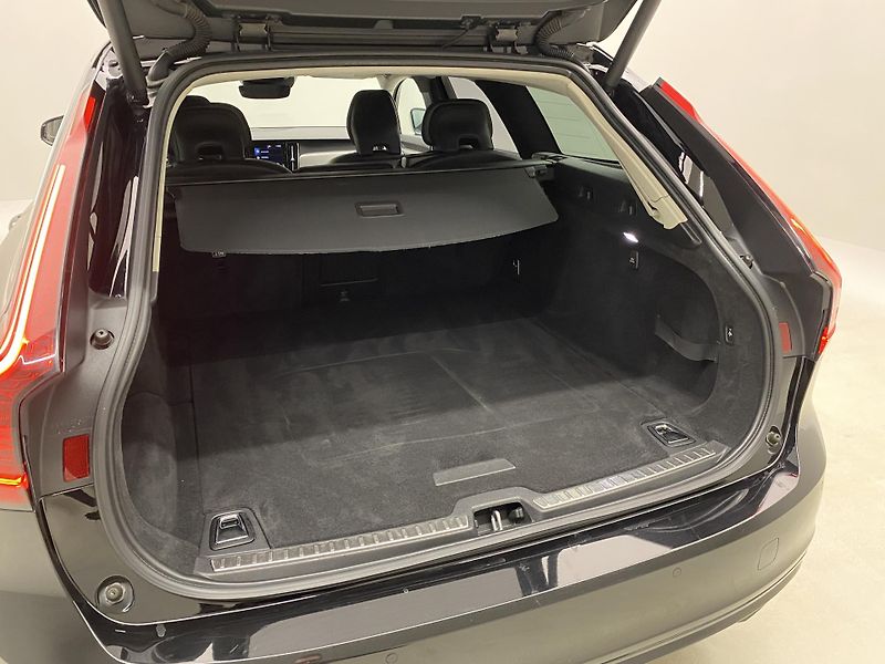 Volvo V90 B4 MOMENTUM AUT  - fotka 5 z 45
