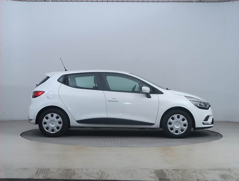 Renault Clio (2017) 1.2 16V, Tempomat - fotka 6 z 14
