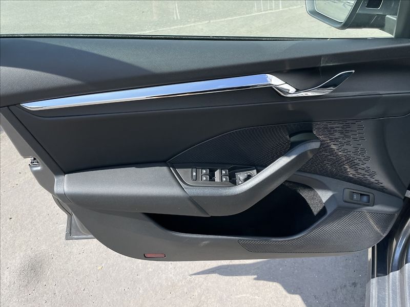 Škoda Octavia 2,0 TDI DSG Style Plus NAVI - fotka 14 z 24