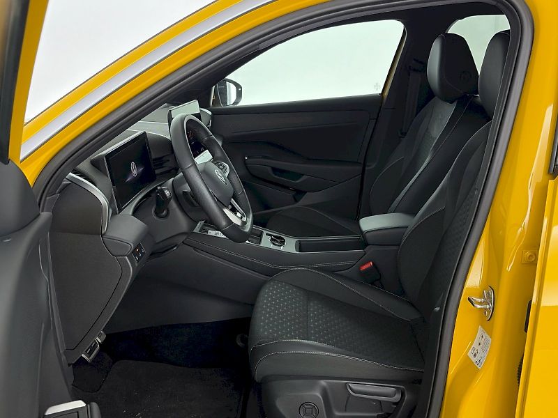Volkswagen T-Roc (2025) R-Line 1.5 TSI 110kW DSG - fotka 7 z 36