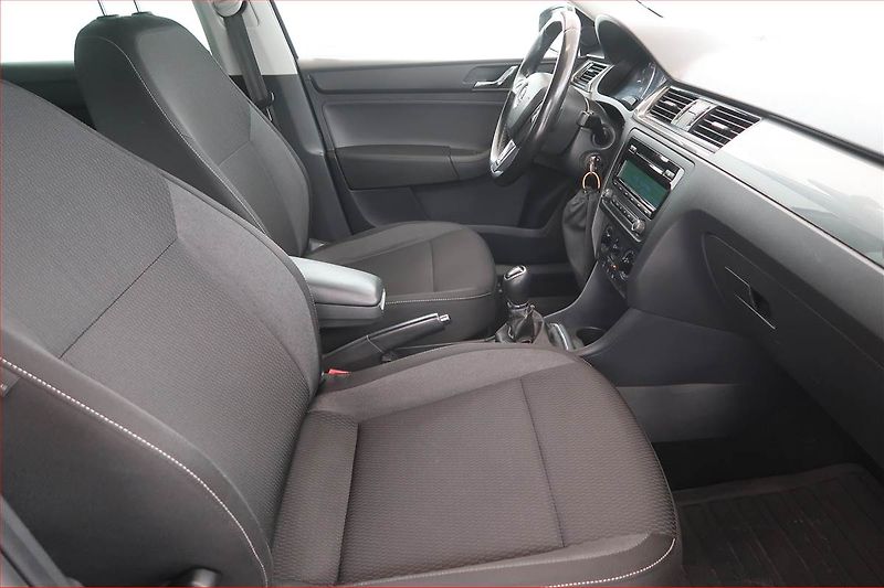 Škoda Rapid (2015) Spaceback 1.2 TSI - fotka 9 z 16