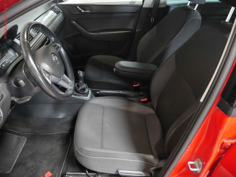 Škoda Rapid (2013) 1.6 TDI, 1.maj,ČR, Park. - fotka 9 z 14