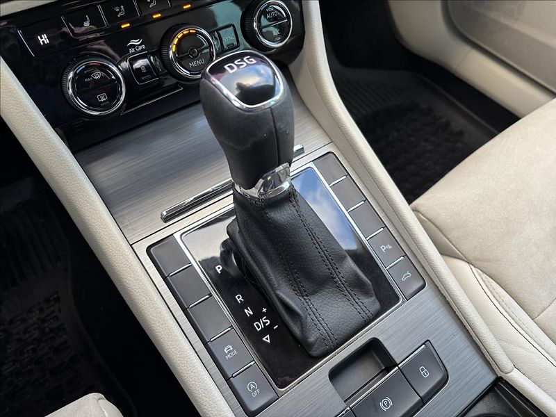 Škoda Superb 2,0 TDI 110kW Style AUT - fotka 29 z 40