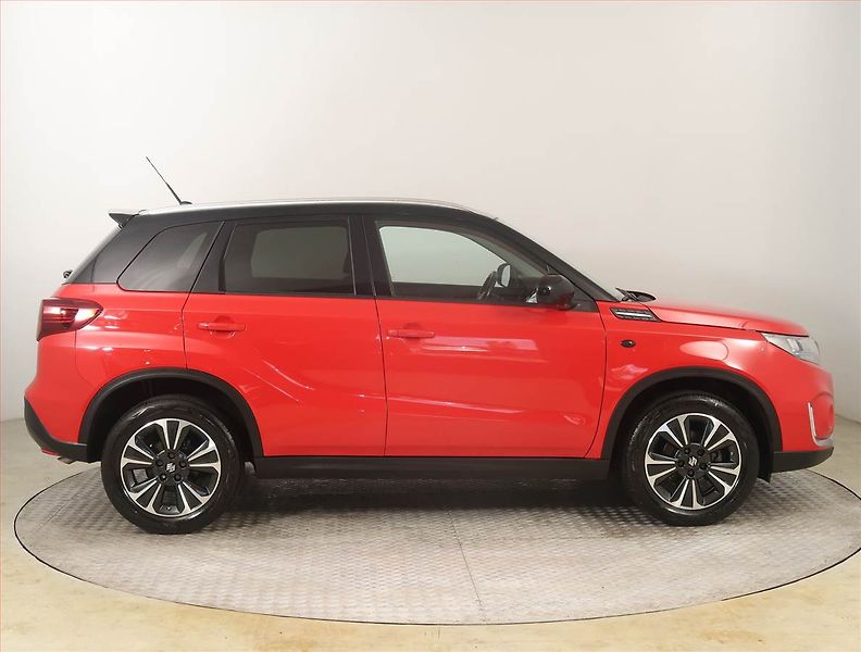 Suzuki Vitara (2021) Premium 1.4 BoosterJet, 4X4 - fotka 6 z 22