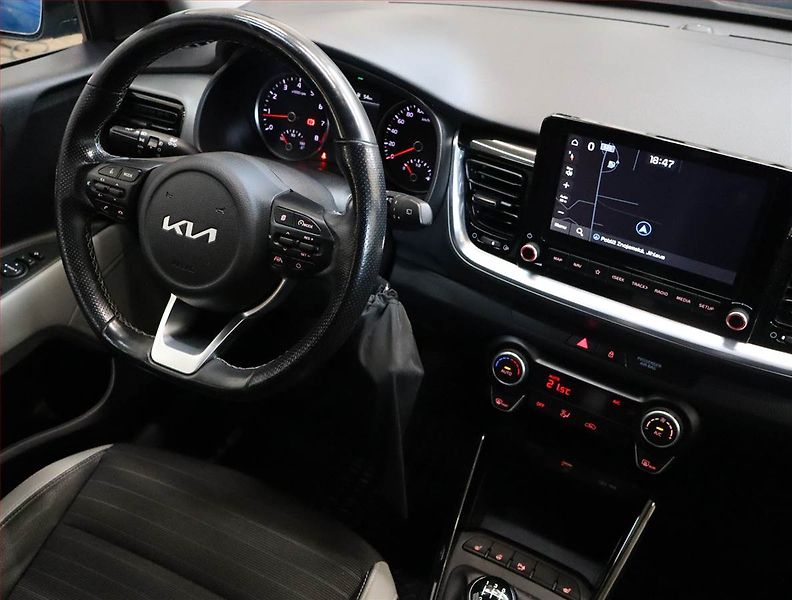 Kia Stonic (2023) 1.2 DPI, Serv.kniha, Kůže - fotka 7 z 20