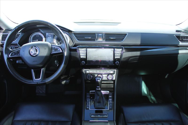 Škoda Superb 2.0TDI 140kW DSG L&K ČR - fotka 16 z 33