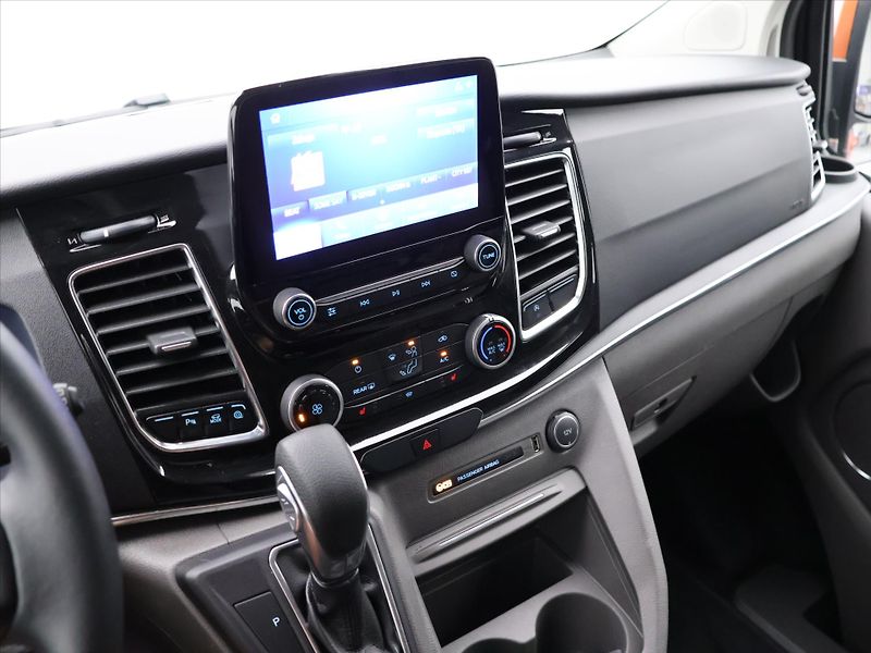 Ford Tourneo Custom 2,0 TDCI 136kW Titanium CZ DPH - fotka 21 z 31