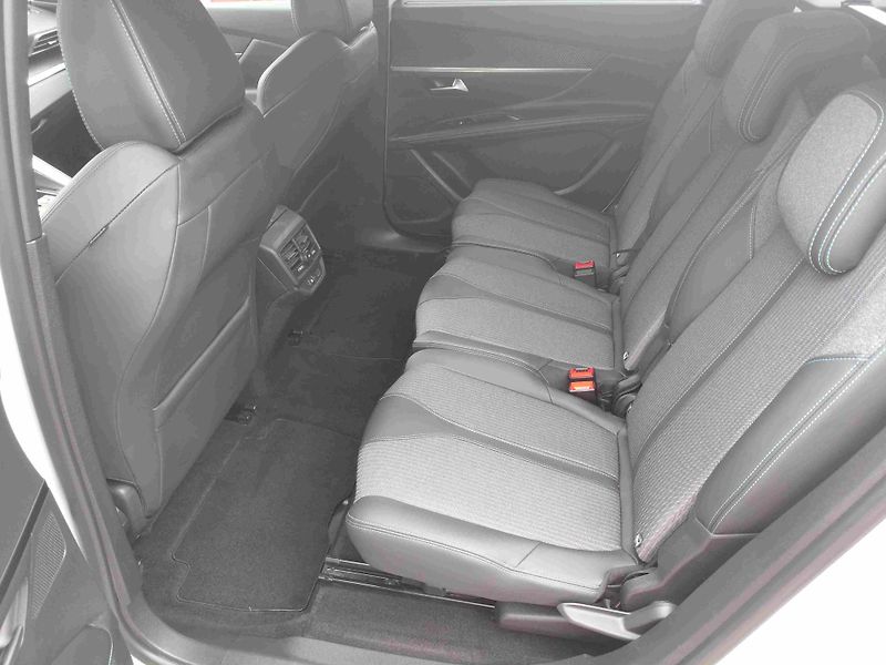Peugeot 5008 1,2PT EAT8 ALLURE - fotka 13 z 21