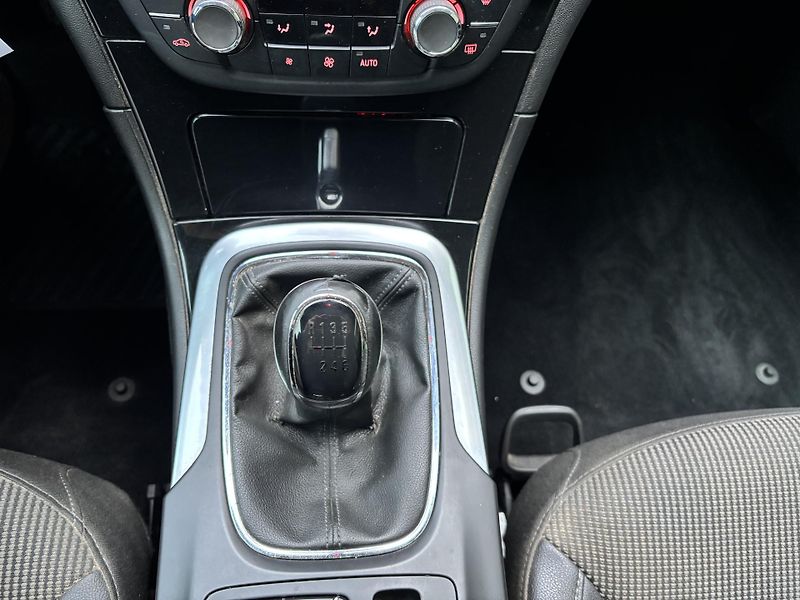 Opel Insignia (2011) 2.0 CDTI 4x4 tažné - fotka 16 z 18