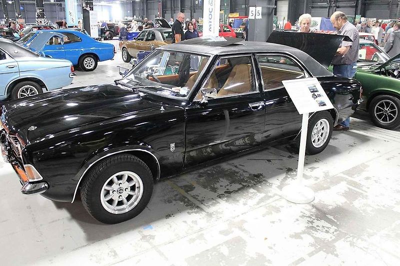 Ford Consul Cortina Mk I z roku 1963. Foto: Wikimedia Commons, Andrew Bone, CC BY 2.0