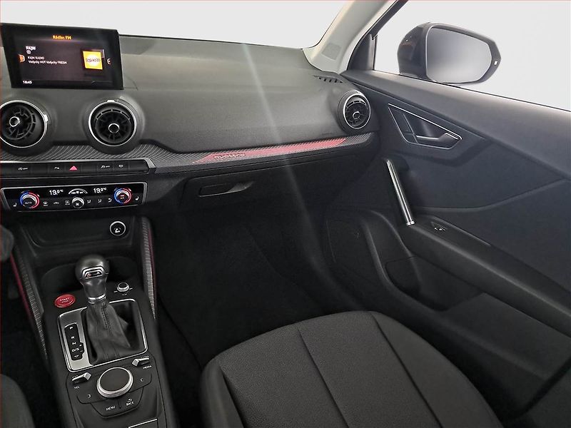 Audi Q2 (2018) sport 2.0 TFSI - fotka 8 z 19