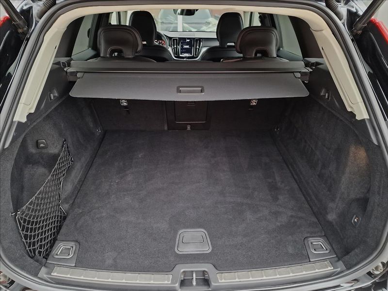 Volvo XC60 B4 145kW AWD Momentum Pro,ČR - fotka 16 z 50
