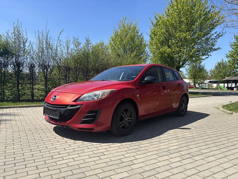 Mazda 3 1.6 CE - fotka 2 z 27